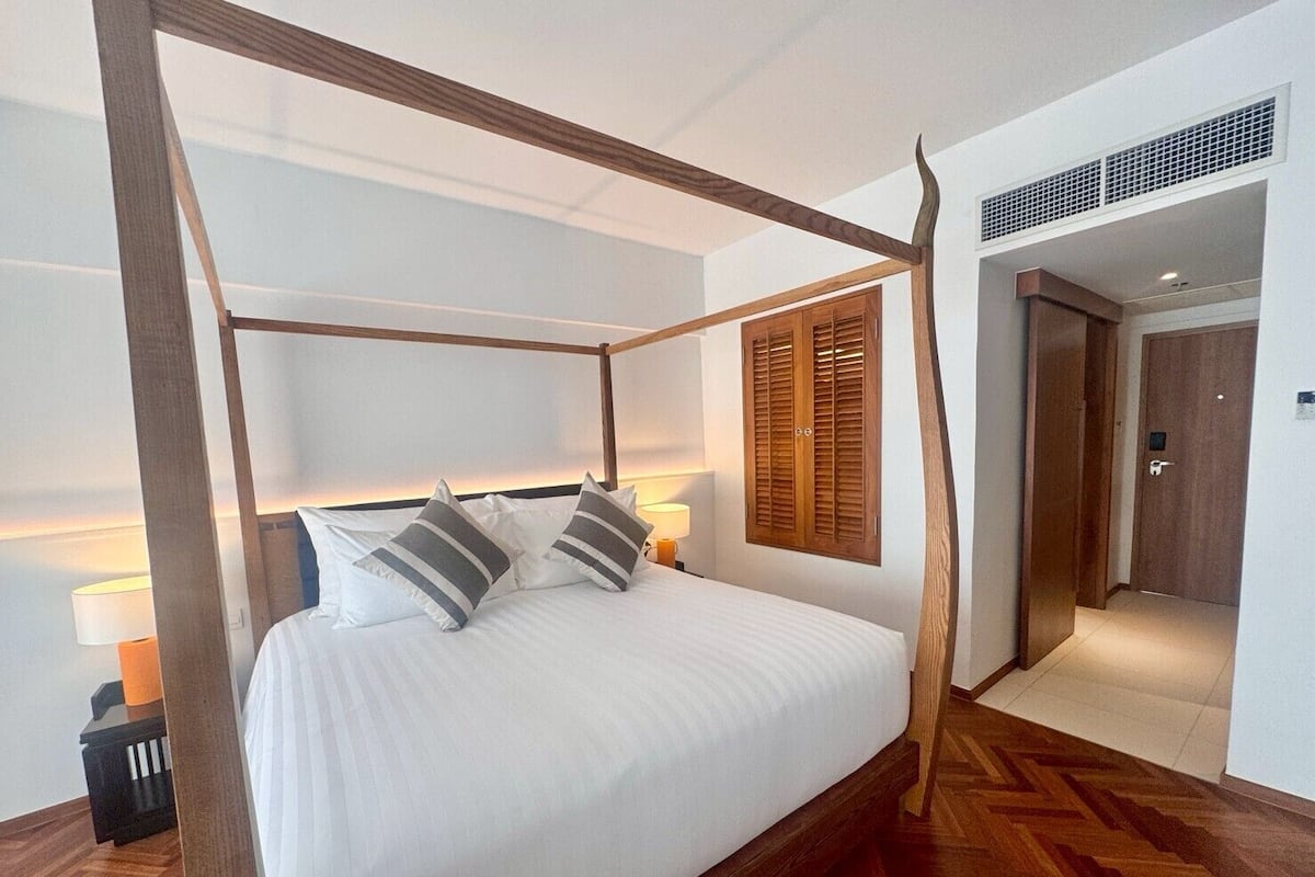 Minibar y caja de seguridad en la habitación