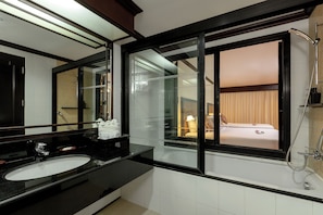 Bathroom - The Front Village (Karon)