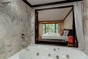 Chambre Familiale | Minibar, coffres-forts dans les chambres, bureau