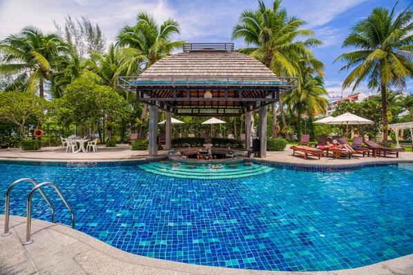 Bar en bord de piscine