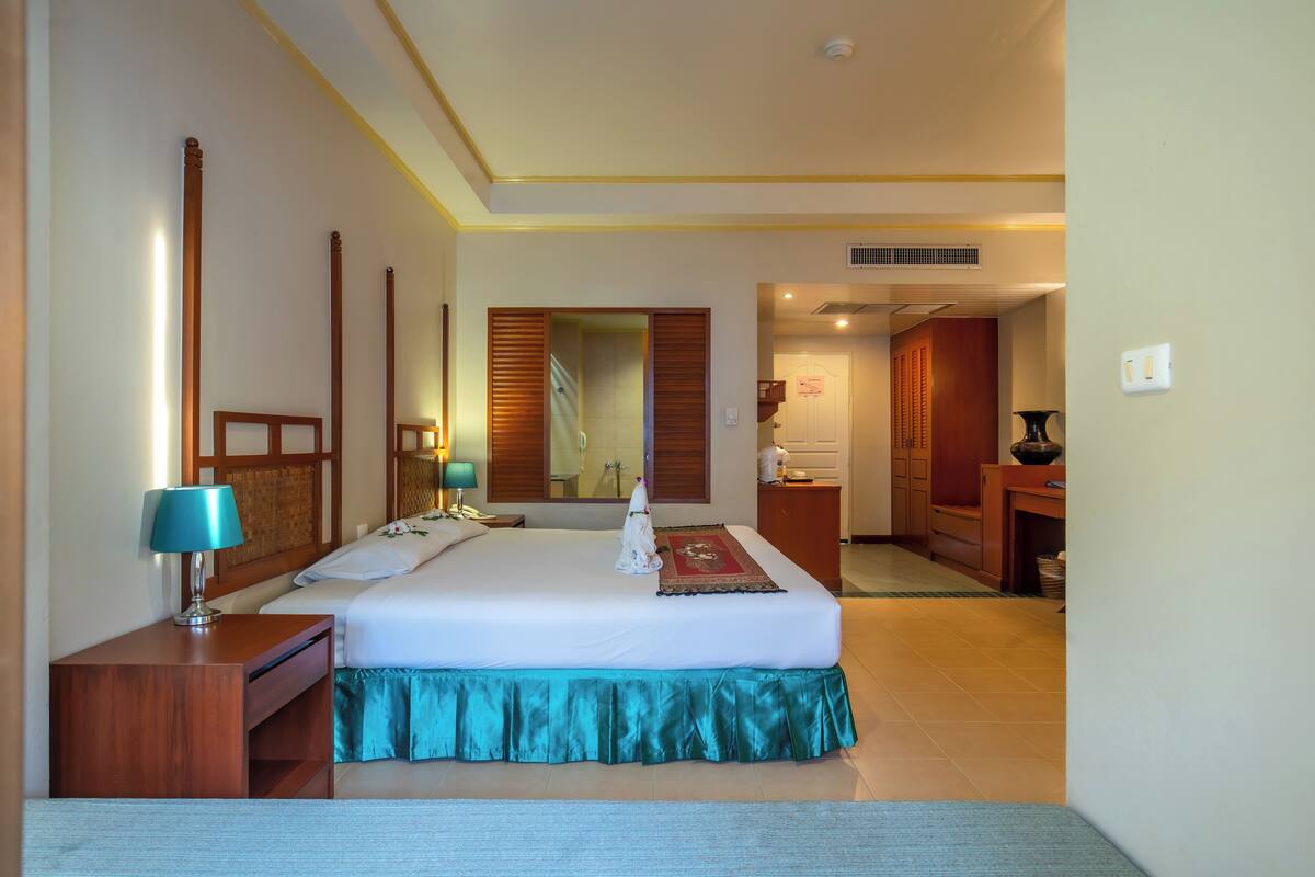 Minibar, in-room safe, desk, blackout drapes