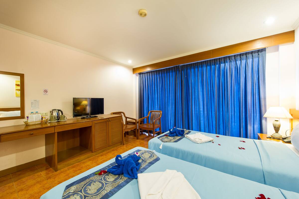 Deluxe Double Room, 1 Double Bed, Balcony, Poolside | Minibar, desk, blackout drapes, rollaway beds (surcharge)