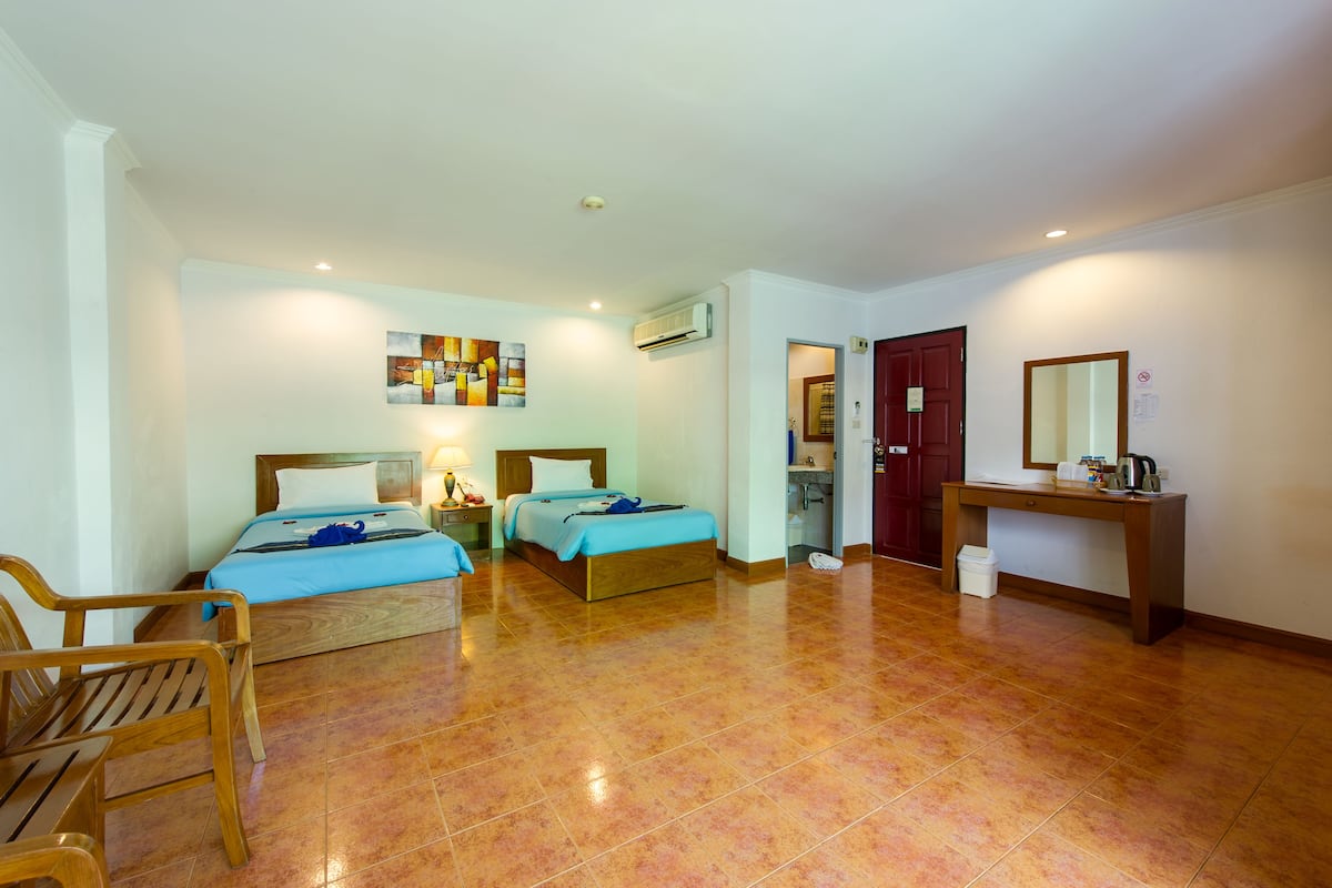 Deluxe Double Room, 1 Bedroom, Balcony | Minibar, desk, blackout drapes, rollaway beds (surcharge)