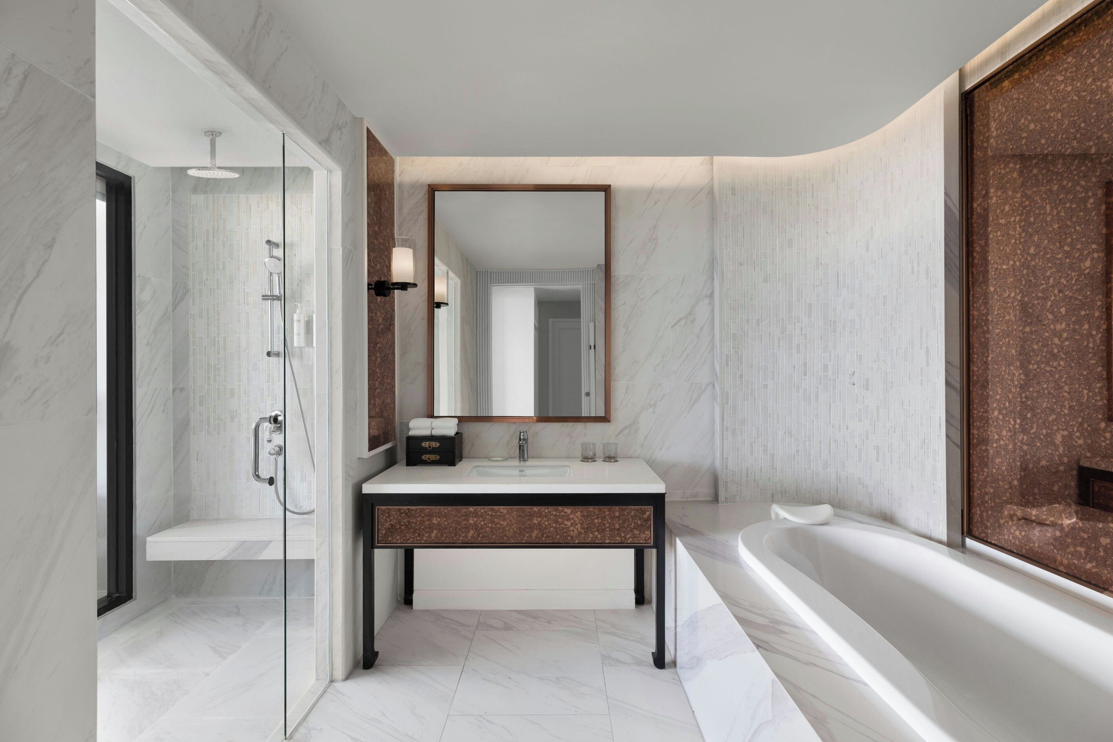 presidential suite, 1 double bed, city view | bathroom | shower, free toiletries, hair dryer, bathrobes