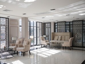 Coin salon dans le hall