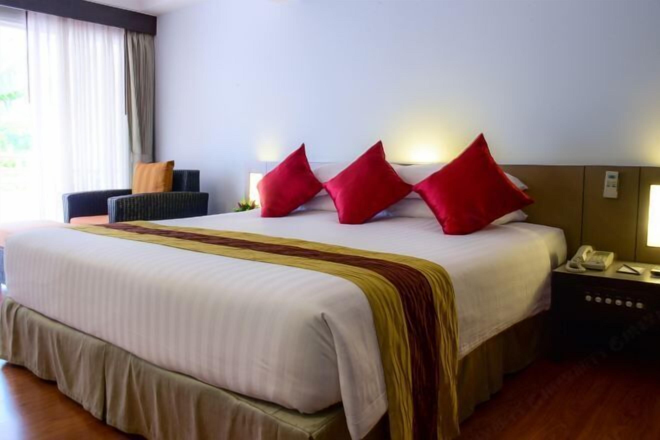 Zimmersafe, kostenlose Babybetten, kostenloses WLAN, Bettwäsche