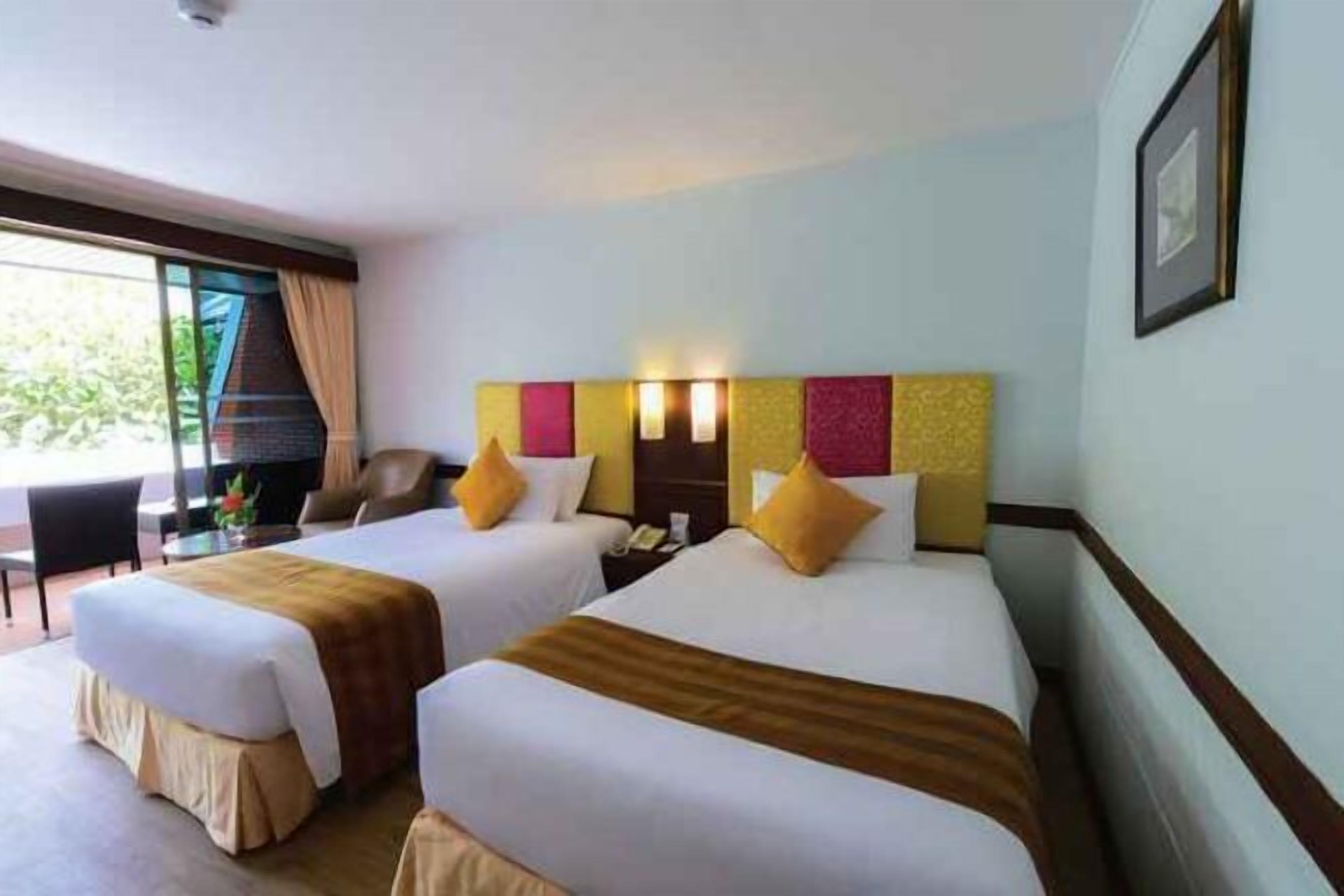 Zimmersafe, kostenlose Babybetten, kostenloses WLAN, Bettwäsche