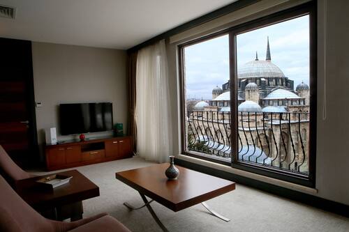 Minibar, värdeförvaringsskåp på rummet, skrivbord och gratis wi-fi