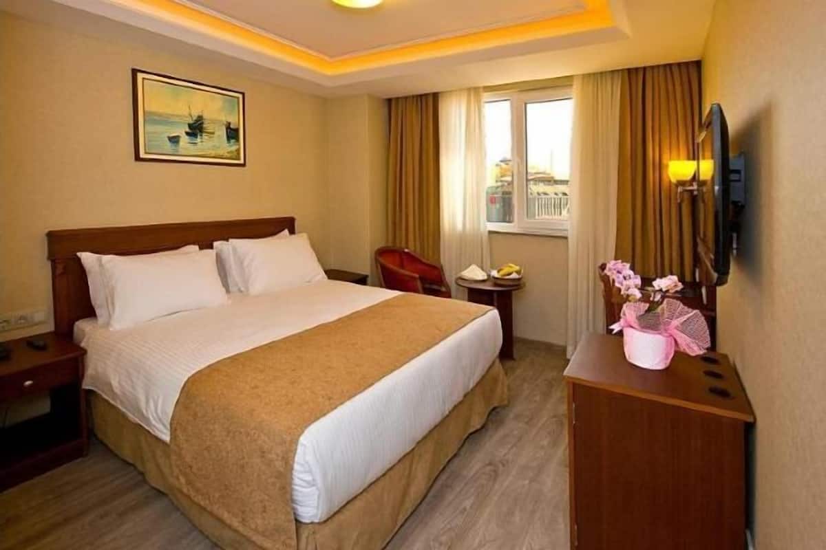 Premium bedding, minibar, in-room safe, desk