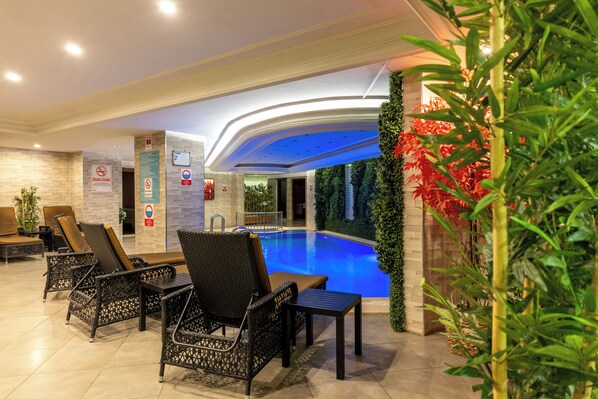 Innenpool, Cabañas (kostenlos), Liegestühle