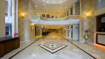 Lobby lounge