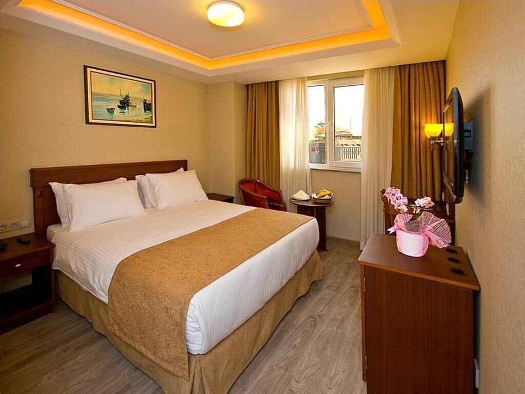 Premium bedding, minibar, in-room safe, desk