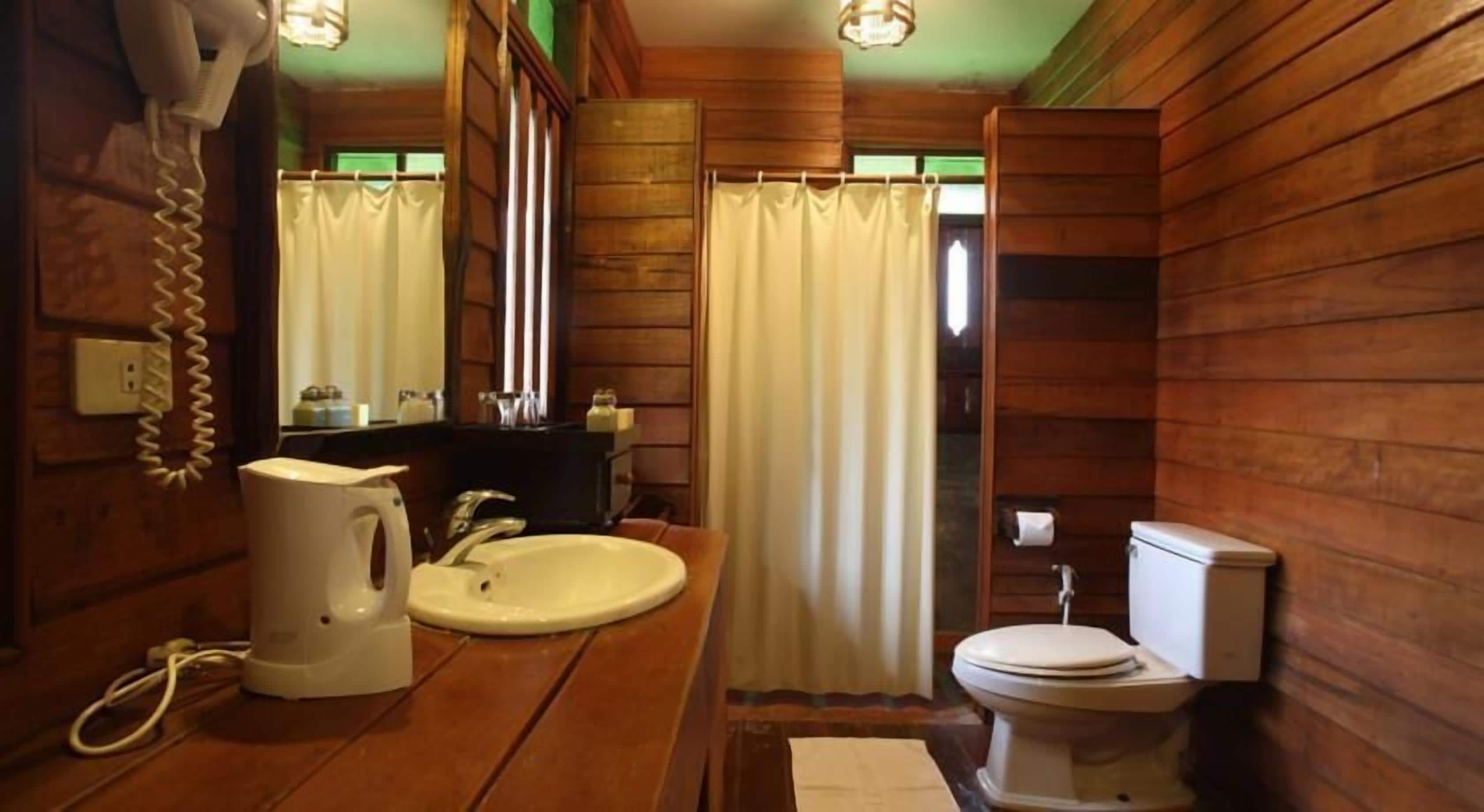 deluxe room with balcony | rollaway beds