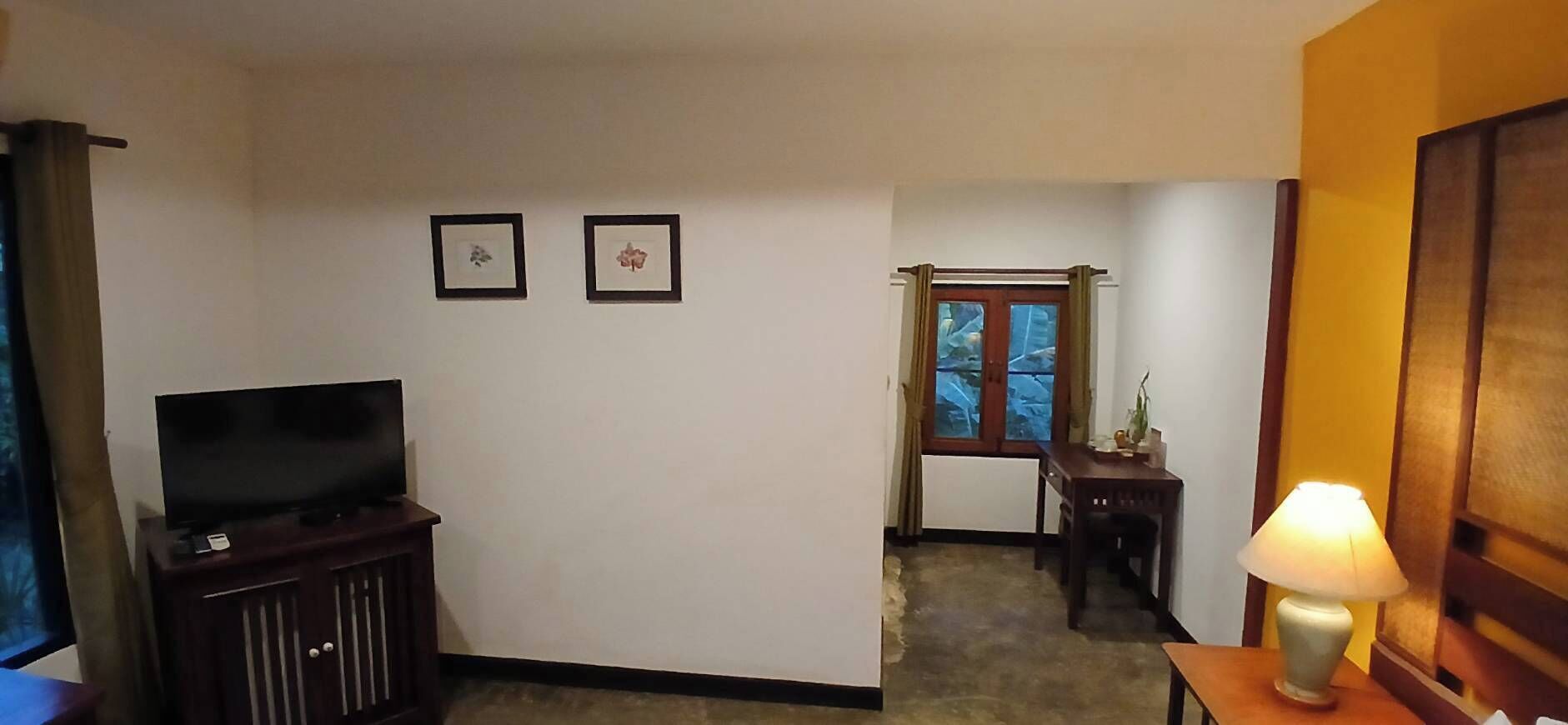 deluxe pavilion room | rollaway beds