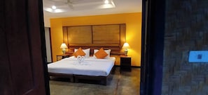 Deluxe Room with Balcony | Rollaway beds