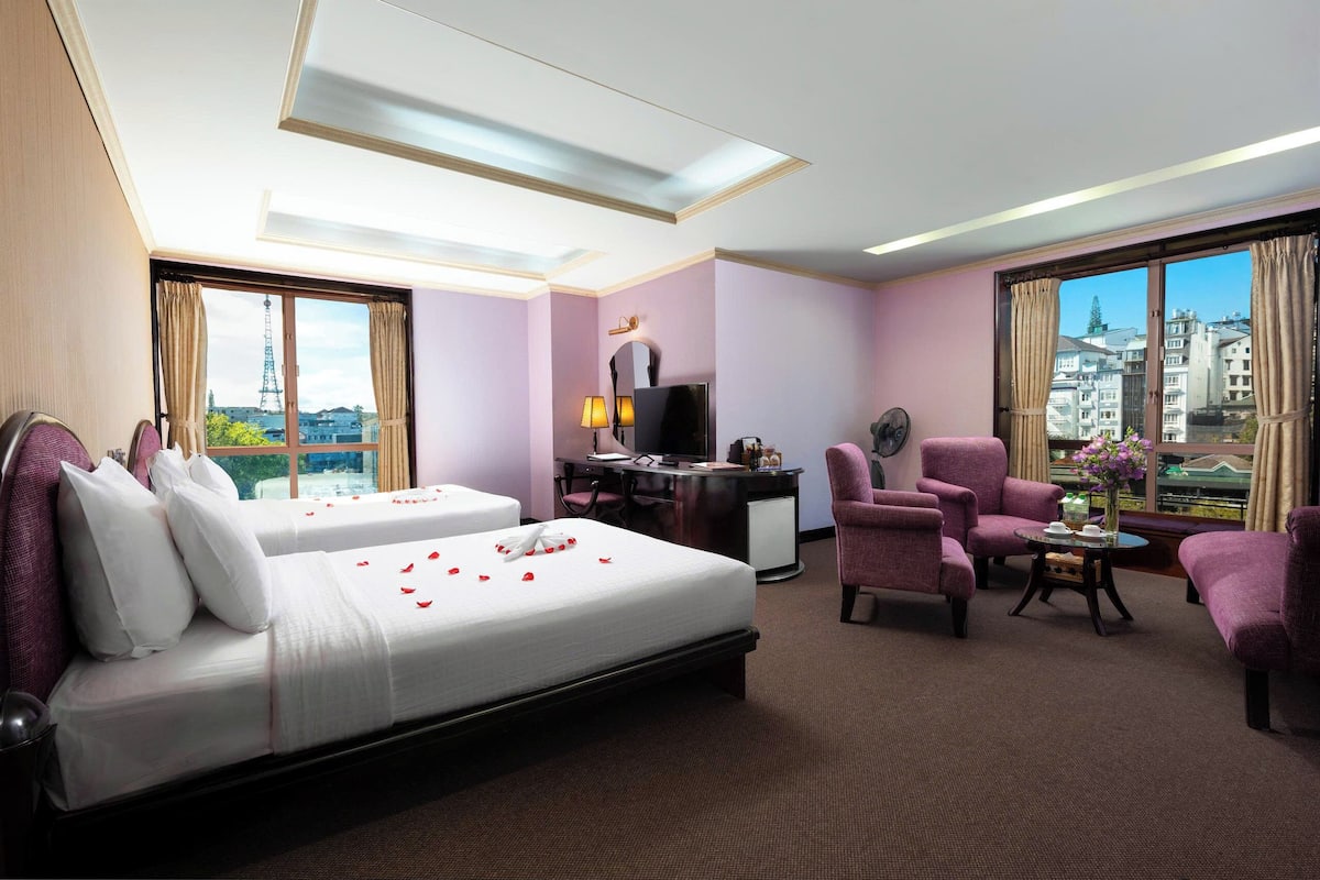 Quarto duplo luxo, vista para a cidade | Roupas de cama premium, frigobar, cofres nos quartos, Wi-Fi de cortesia