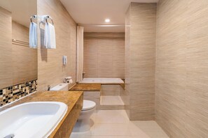 Deluxe Double Room, City View | Bathroom | Separate bathtub and shower, free toiletries, hair dryer, slippers - TTC Hotel - Da Lat (Da Lat)