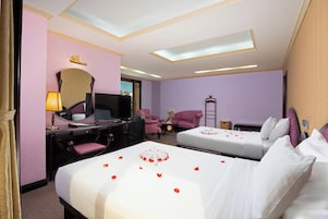 Premium bedding, minibar, in-room safe, free WiFi
