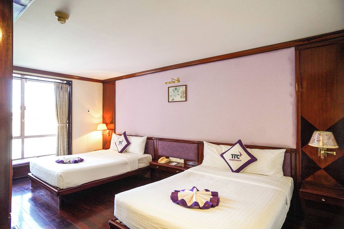 Quarto duplo luxo | Roupas de cama premium, frigobar, cofres nos quartos, Wi-Fi de cortesia