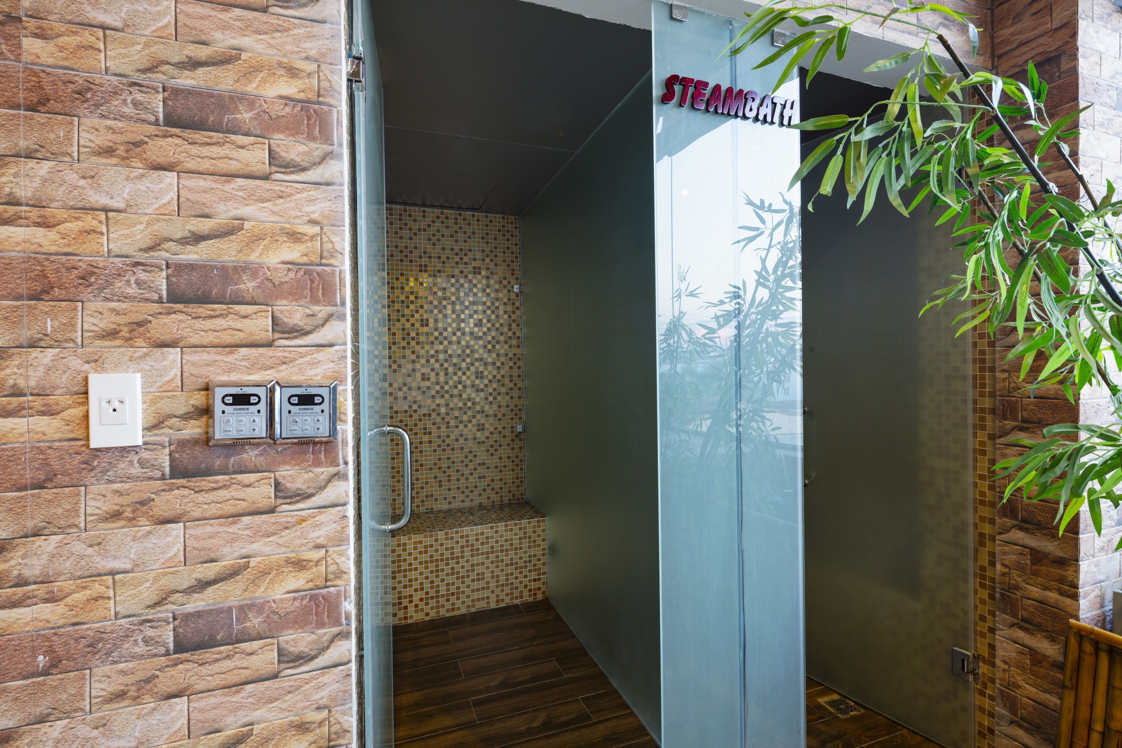 Höyrysauna, vartalohoitoja, syväkudoshierontaa, thai-hierontaa