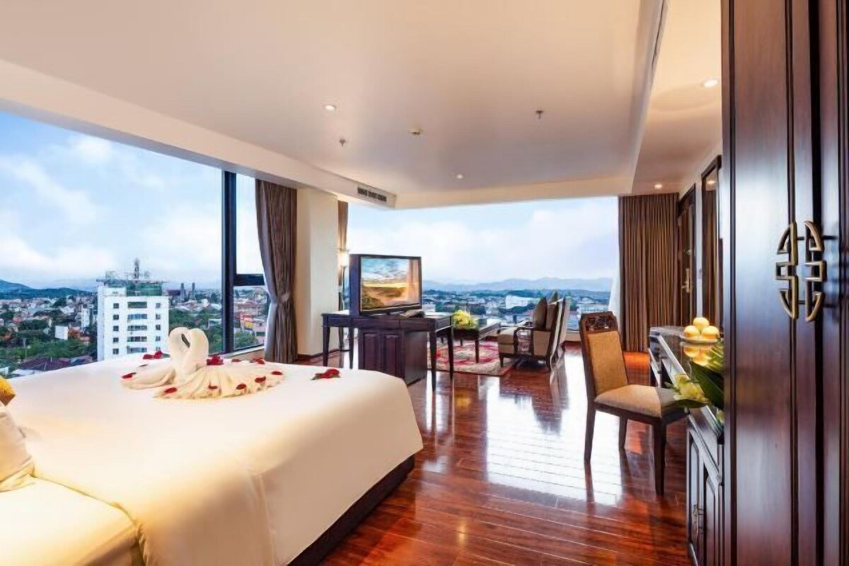 Minibar, in-room safe, soundproofing, bed sheets