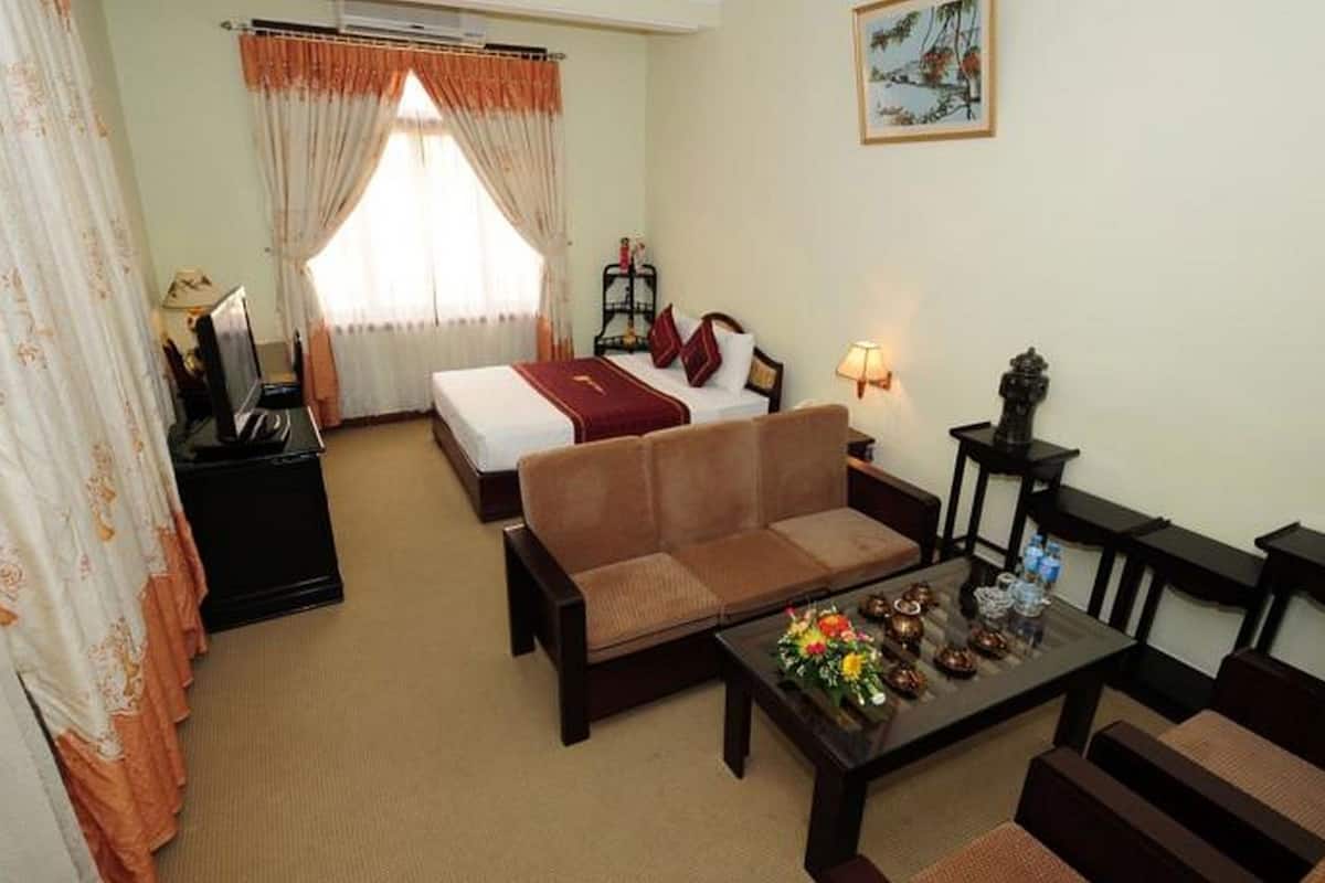 Minibar, in-room safe, desk, blackout drapes