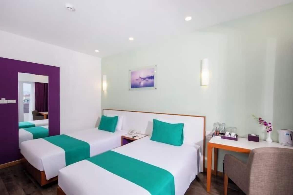 Ropa de cama de alta calidad, cubrecamas y minibar
