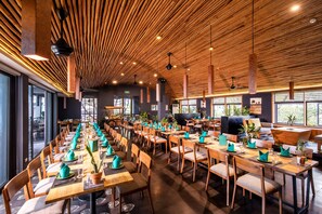 2 间餐厅，供应早餐、午餐和晚餐，越南菜