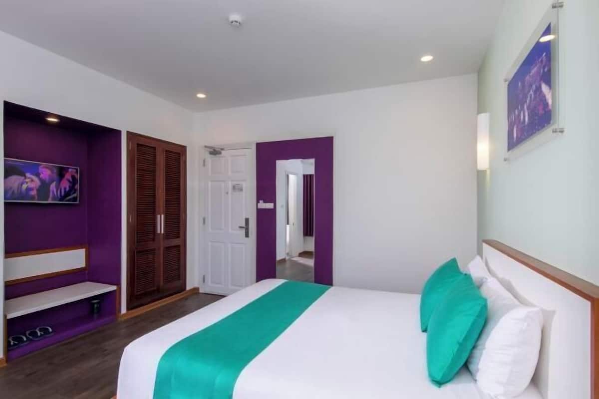 Ropa de cama de alta calidad, cubrecamas y minibar