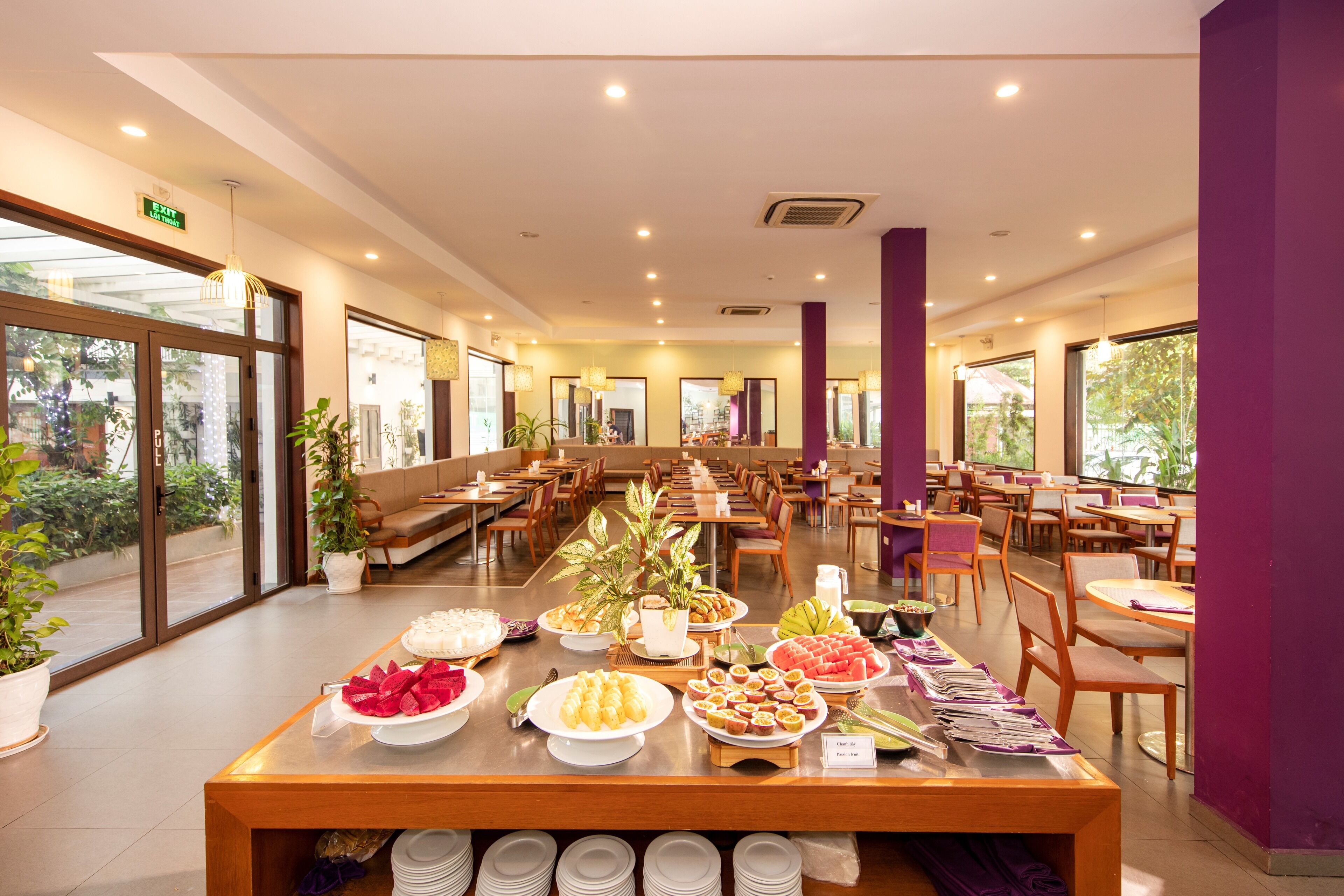 2 restaurants, breakfast, lunch, dinner served; vietnamese cuisine