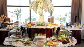 A buffet with various food items and a decorative centerpiece. - Asia Hotel Hue (Hue)