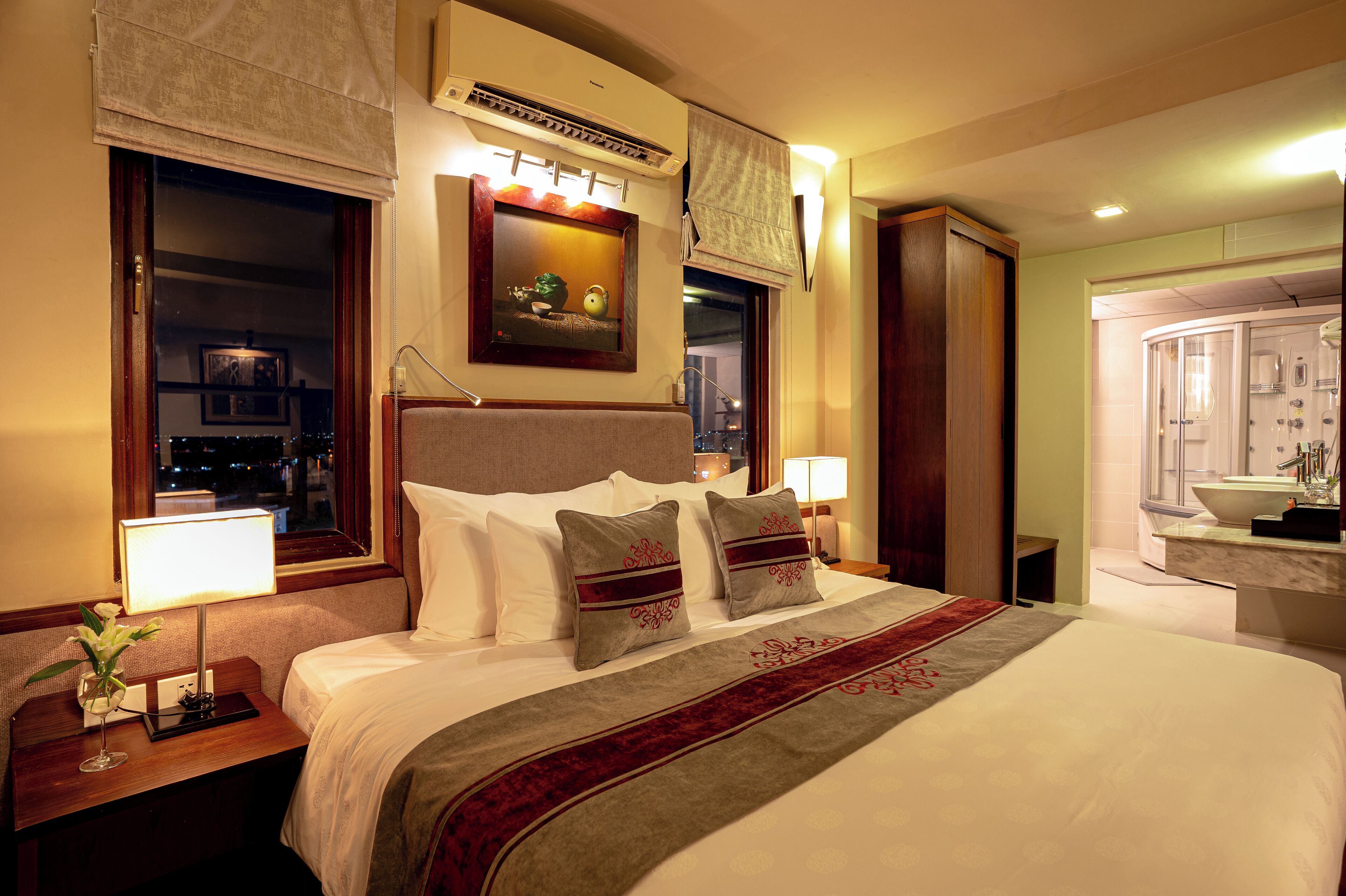 asia suite | premium bedding, minibar, in-room safe, desk