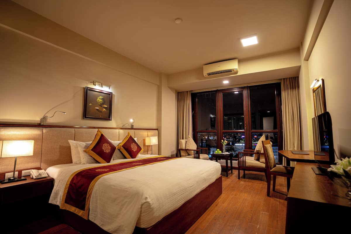 Executive Deluxe | Premium bedding, minibar, in-room safe, desk