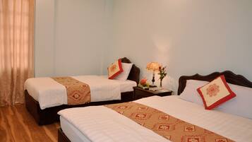 Sengetøy av topp kvalitet, dundyner, senger med overmadrass og minibar