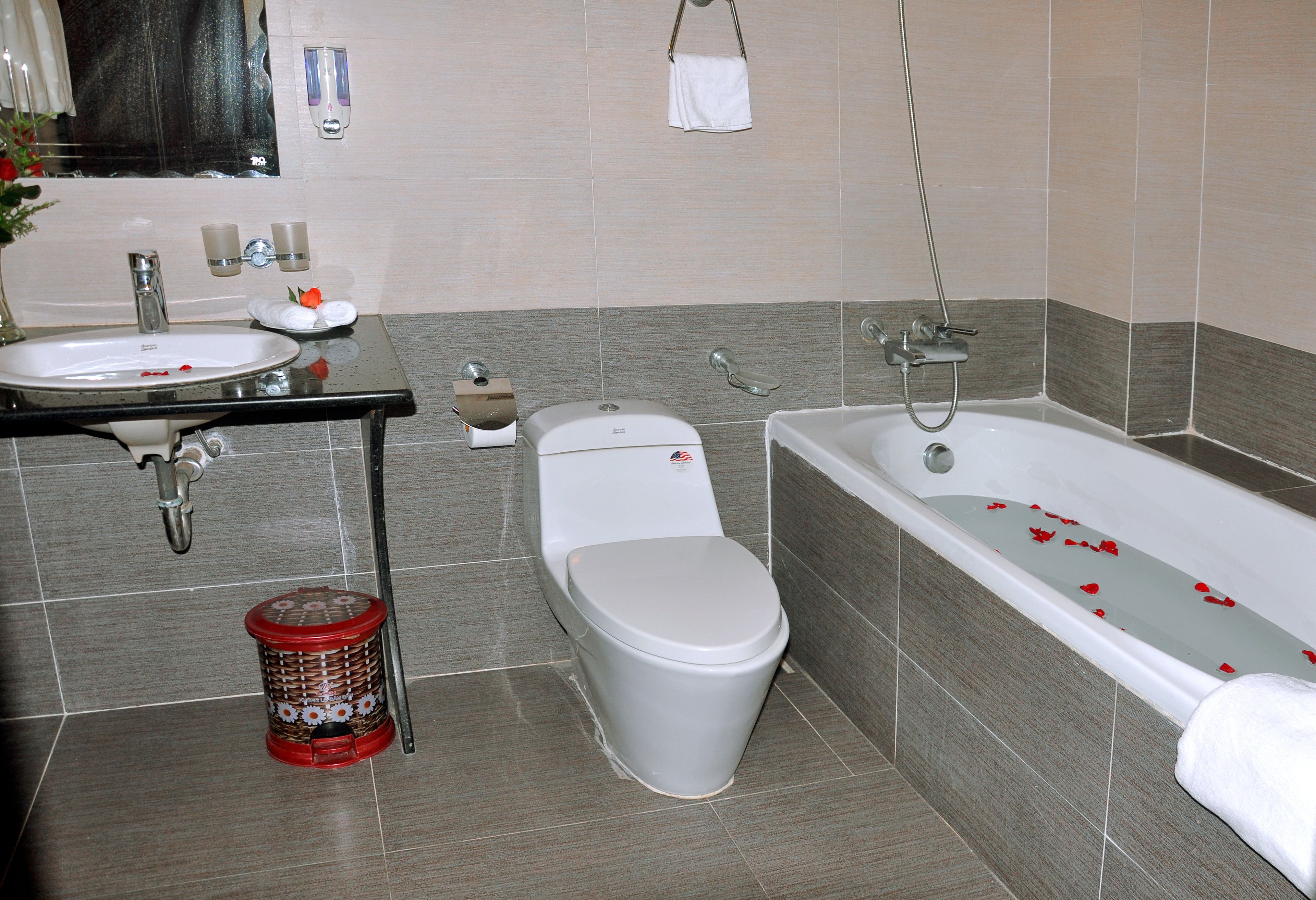A bathroom with a sink, toilet, and bathtub.