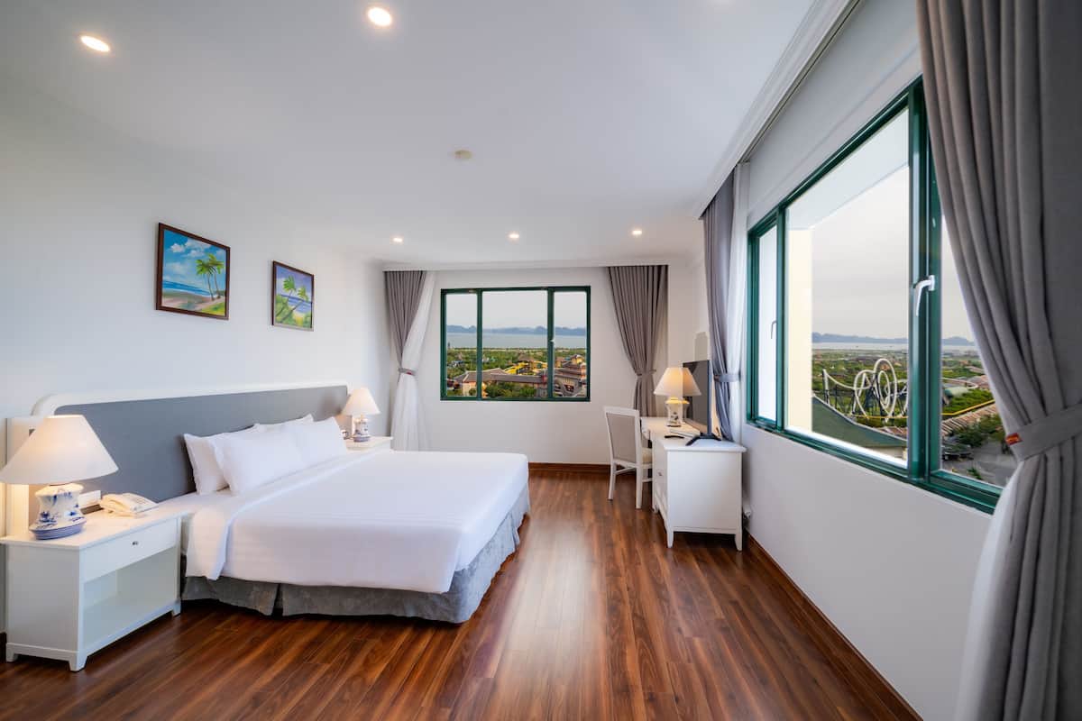 Deluxe Double or Twin Room | 1 bedroom, minibar, in-room safe, desk