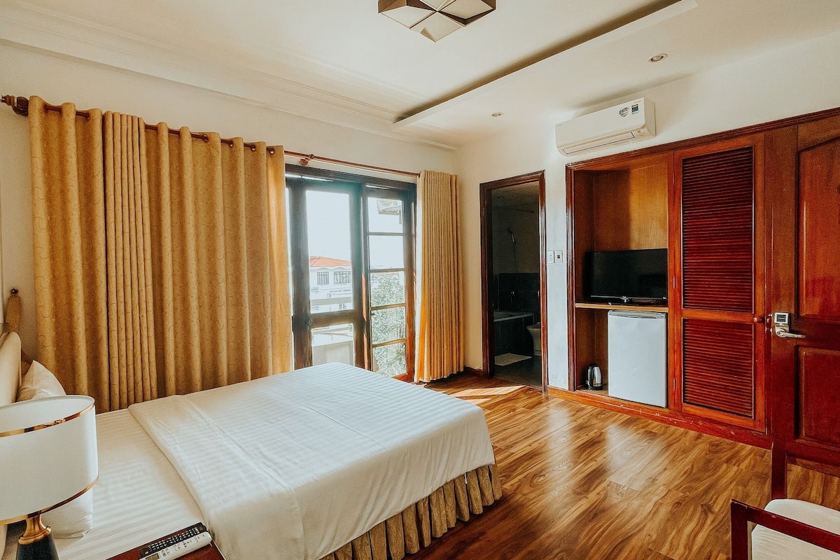 Deluxe Double or Twin Room | Minibar, in-room safe, desk, WiFi (free)