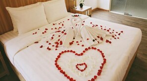 Family Connecting Room | Minibar, in-room safe, desk, free WiFi - COSIANA HUE HOTEL (Hue)