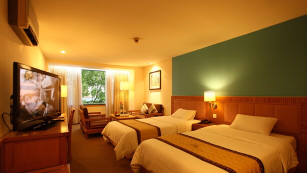 Suite | In-room safe, desk, soundproofing, cribs (free) - Galaxy Hotel (Hanoi)