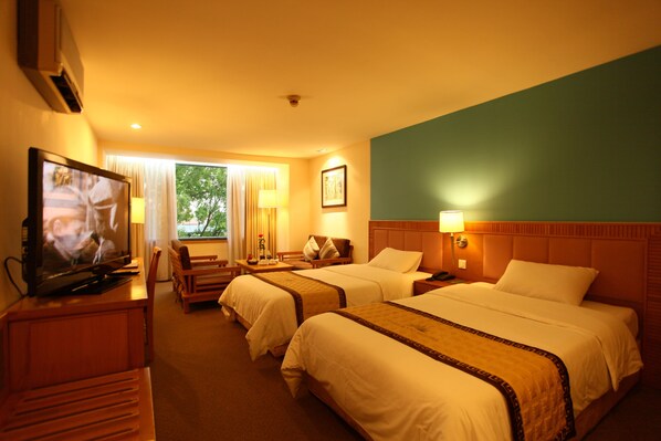 Suite | Caja de seguridad en la habitación, escritorio y insonorización 