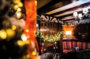 2 บาร์/เลานจ์, ล็อบบี้เลานจ์