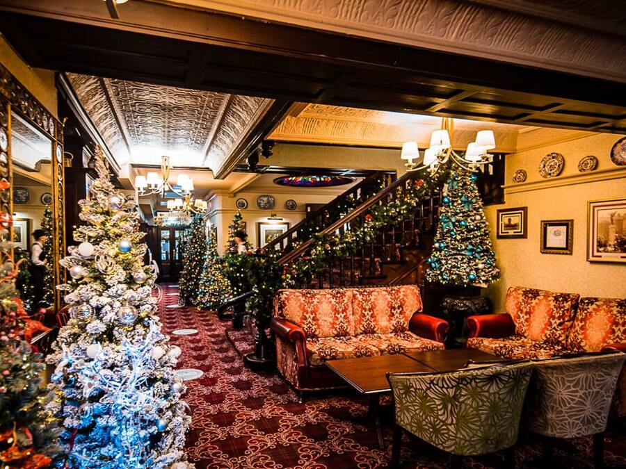 2 bars/lounges, lobby lounge