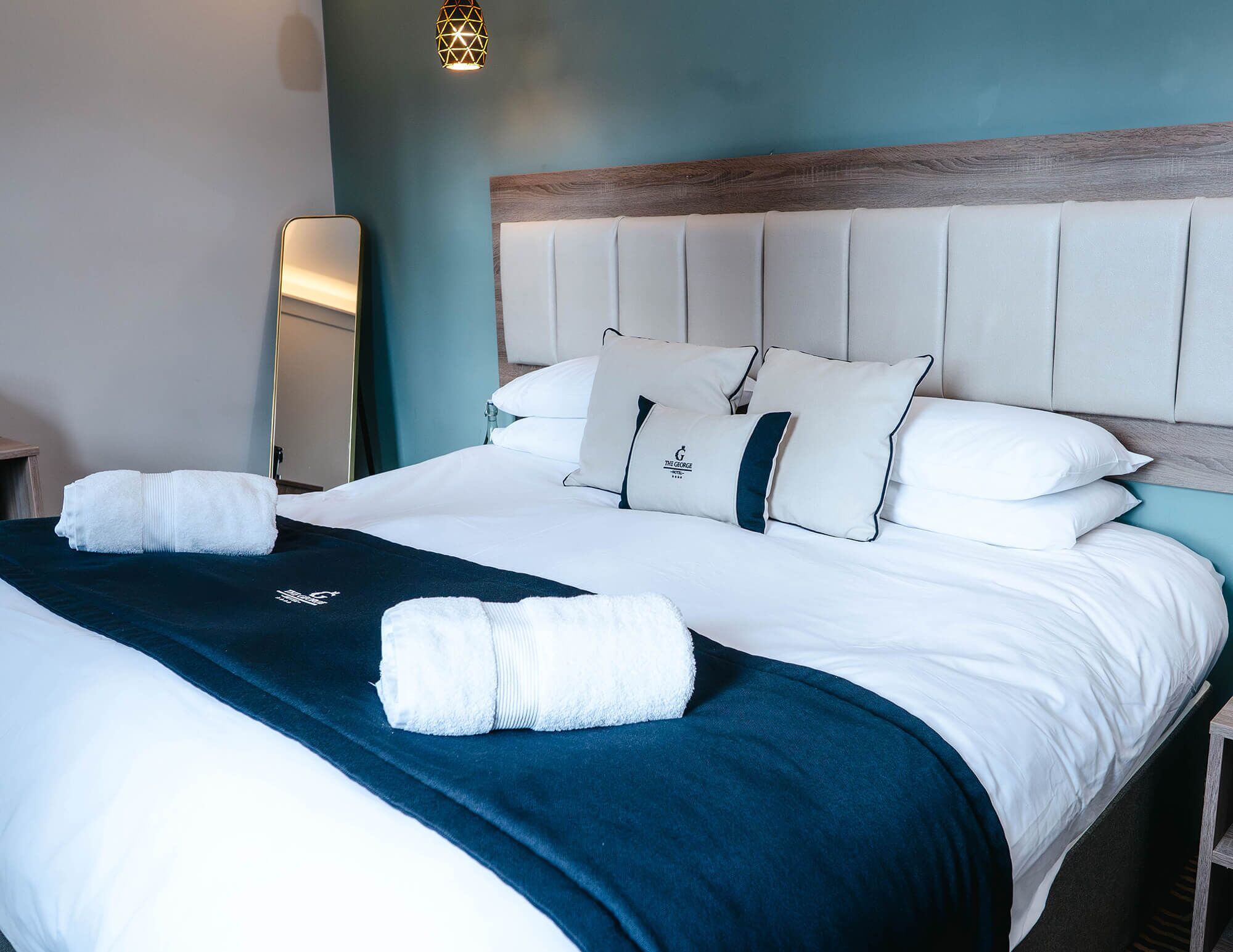 Dobbelt- eller tomannsrom – club, 1 dobbeltseng, ikke-røyk | Skrivebord, wi-fi (inkludert) og sengetøy