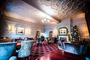 Breakfast, lunch, dinner served; British cuisine 