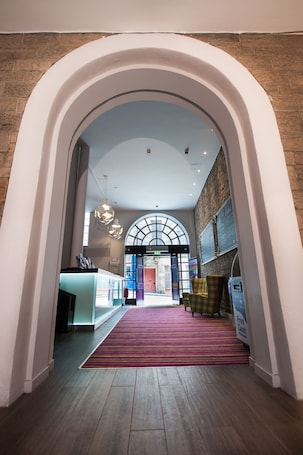 入住/退房自助服务终端