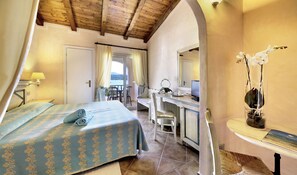 Minibar, desk, free WiFi, bed sheets