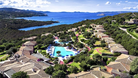 Aerial view. Colonna Country Club