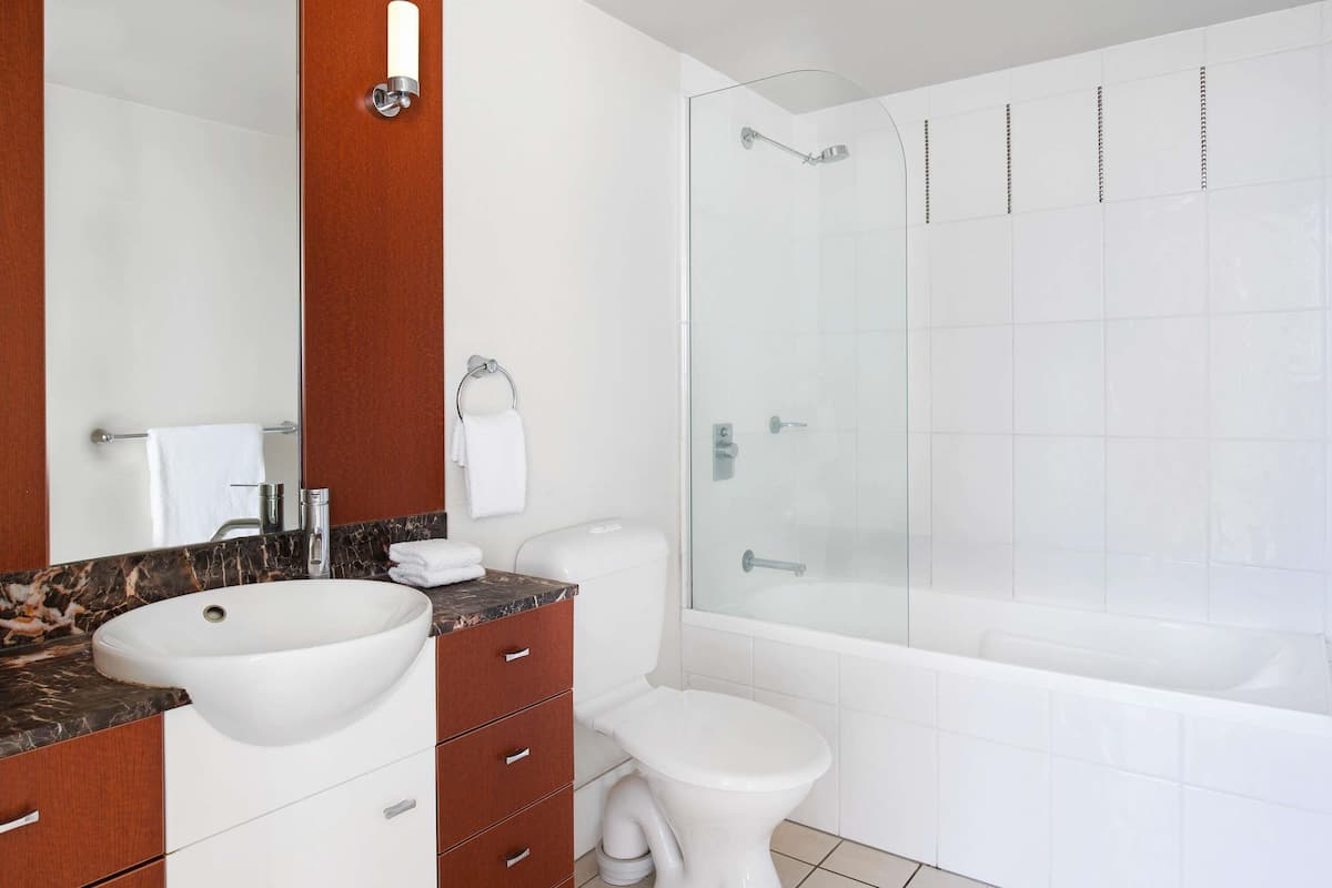 3 chambres, coffres-forts dans les chambres, bureau