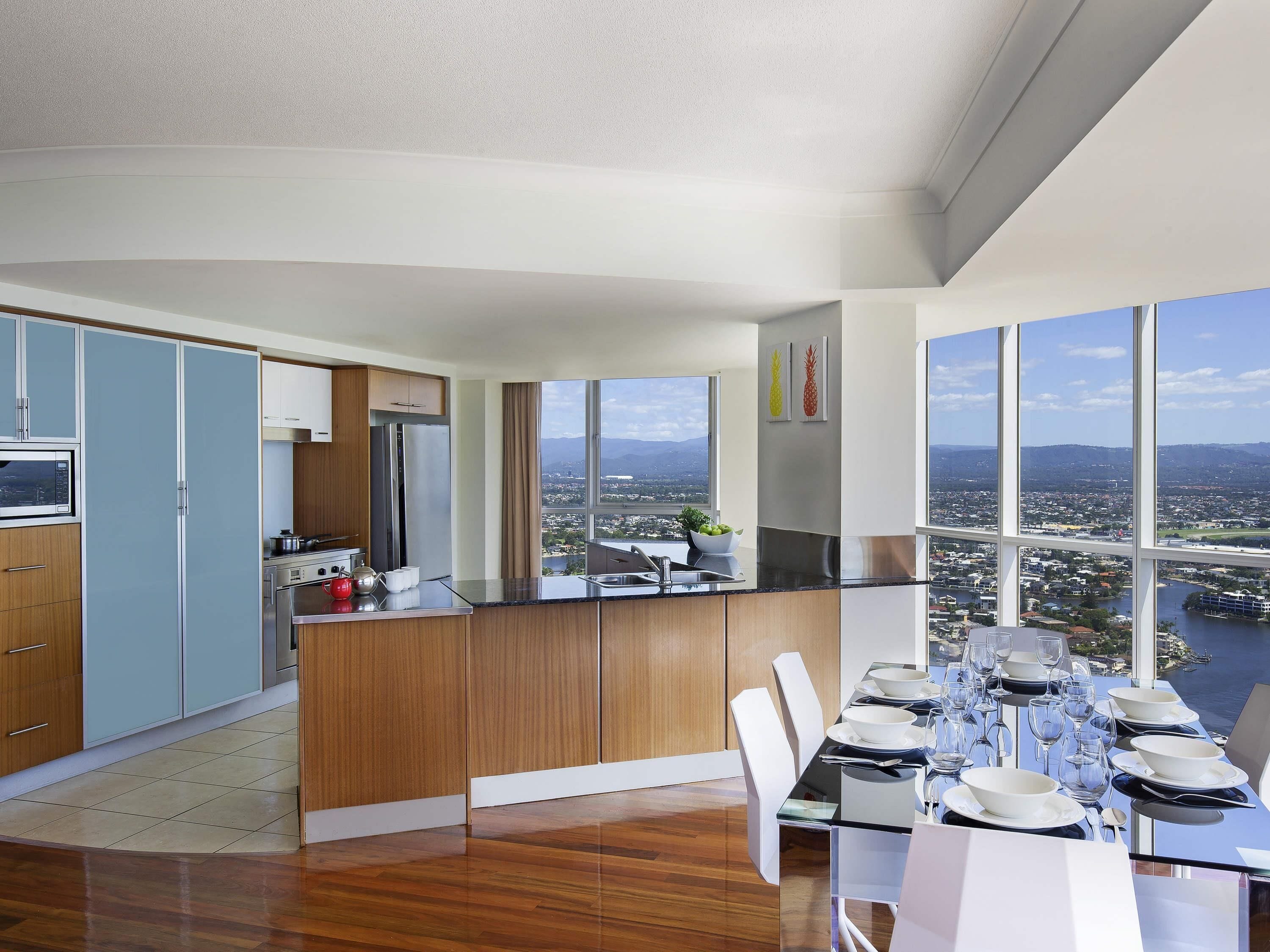 Penthouse, 3 slaapkamers (Sub Penthouse) | Een kluis op de kamer, een bureau, een strijkplank/strijkijzer