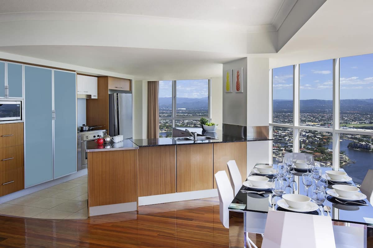 Caja de seguridad en la habitación y escritorio